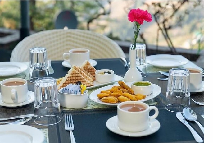 Imagen del bar/restaurante del Hotel Udman Grand Mashobra by Ferns N Petals. Foto 3