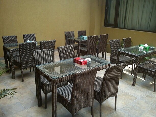 Imagen del bar/restaurante del Hotel Uds Villa. Foto 9