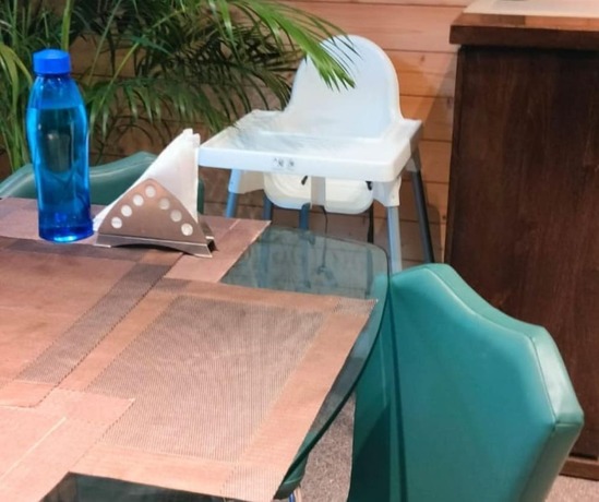 Imagen del bar/restaurante del Hotel Uds Villa. Foto 10