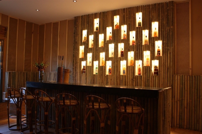 Imagen del bar/restaurante del Hotel Udumwara Resort and Spa. Foto 5