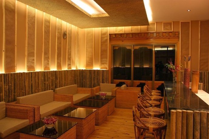 Imagen del bar/restaurante del Hotel Udumwara Resort and Spa. Foto 6