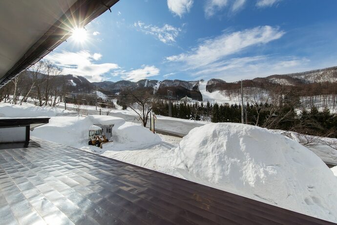 Imagen general del Hotel Uenohara Lodge Yamanoie. Foto 1