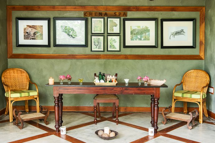 Imagen de la piscina del Hotel Uga Chena Huts. Foto 17