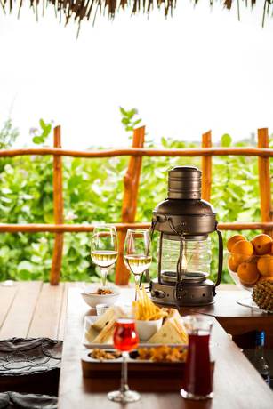 Imagen del bar/restaurante del Hotel Uga Chena Huts. Foto 5