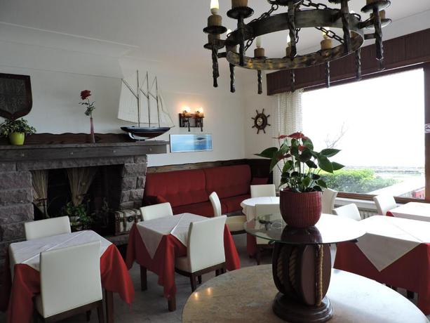 Imagen del bar/restaurante del Hotel Uhainak. Foto 2