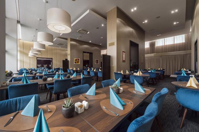 Imagen del bar/restaurante del Hotel Uhotel. Foto 4