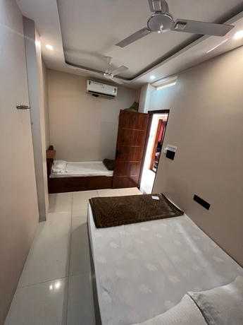 Imagen de la habitación del Hotel Ujjain Dwarka Palace. Foto 3