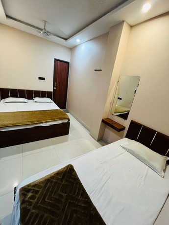 Imagen de la habitación del Hotel Ujjain Dwarka Palace. Foto 9