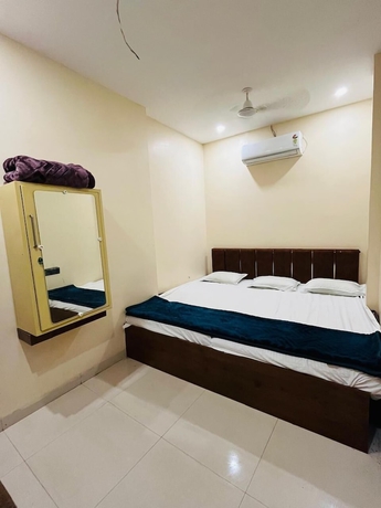 Imagen de la habitación del Hotel Ujjain Dwarka Palace. Foto 10