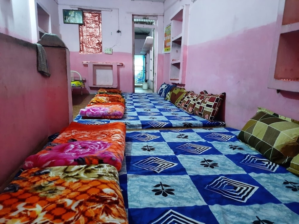 Imagen de la habitación del Hotel Ujjain Yatri Niwas. Foto 6