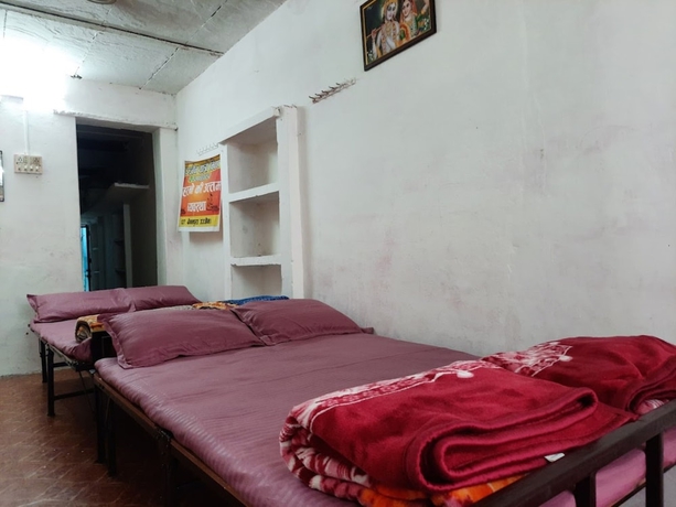 Imagen de la habitación del Hotel Ujjain Yatri Niwas. Foto 8