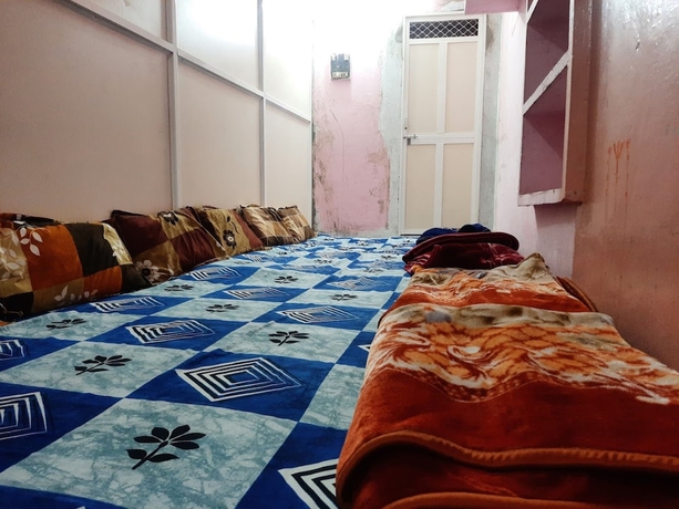 Imagen de la habitación del Hotel Ujjain Yatri Niwas. Foto 9
