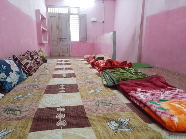 Imagen de la habitación del Hotel Ujjain Yatri Niwas. Foto 10
