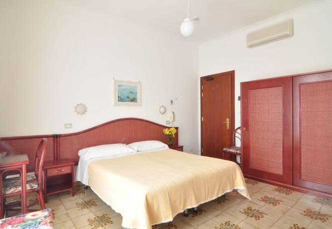 Imagen de la habitación del Hotel Ulisse, Ischia. Foto 3