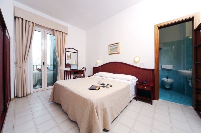 Imagen de la habitación del Hotel Ulisse, Ischia. Foto 17