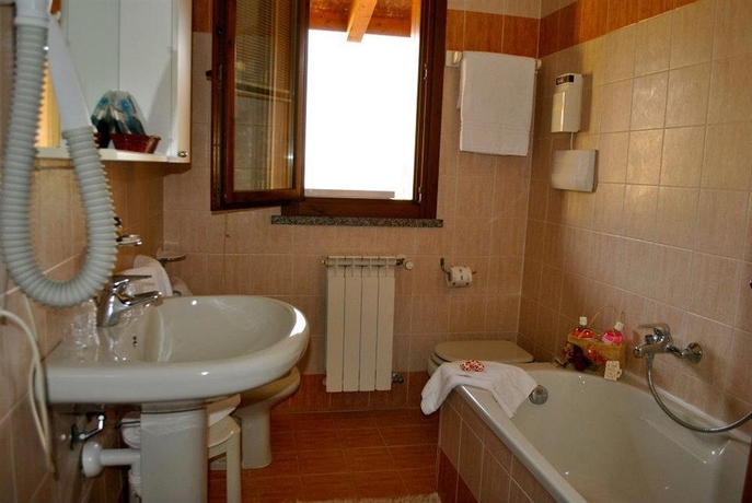 Imagen de la habitación del Hotel Ulivi. Foto 3