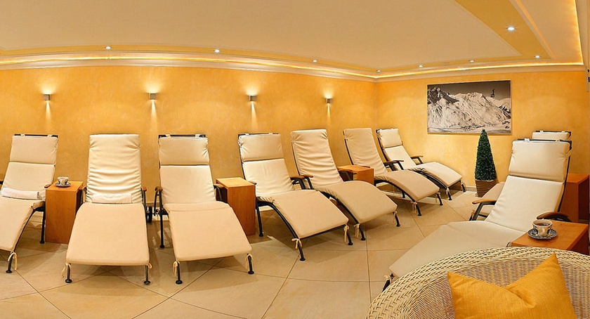Imagen de la piscina del Hotel Ulli. Foto 13