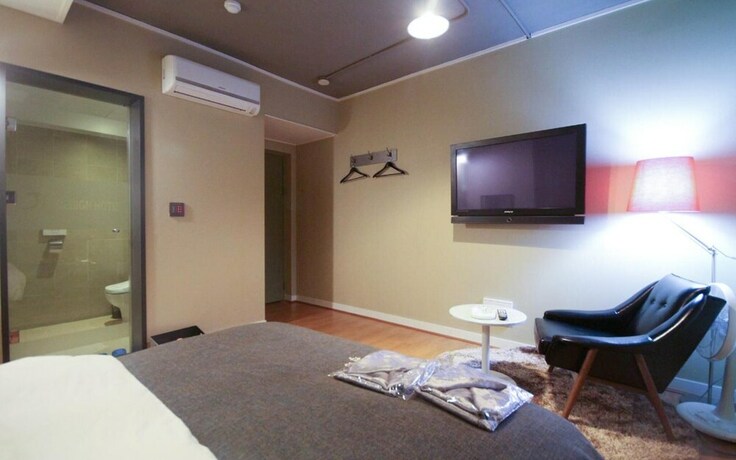 Imagen de la habitación del Hotel Ulsan Junggu Jb Design. Foto 11