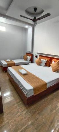 Imagen general del Hotel Ultima. Foto 11