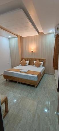 Imagen general del Hotel Ultima. Foto 12