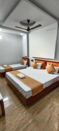 Imagen general del Hotel Ultima. Foto 14