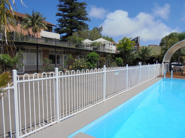 Imagen de la piscina del Hotel Ultimate Apartments Bondi Beach. Foto 9