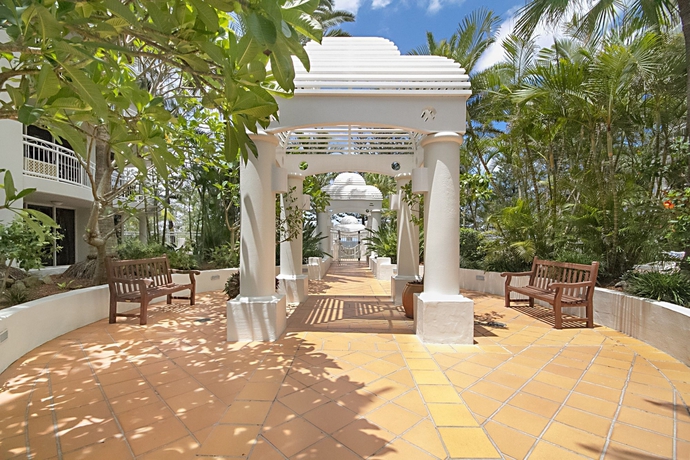 Imagen de los exteriores del Hotel Ultiqa Burleigh Mediterranean Resort. Foto 8