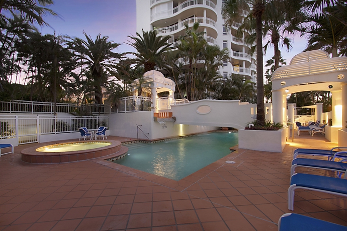 Imagen de la piscina del Hotel Ultiqa Burleigh Mediterranean Resort. Foto 16