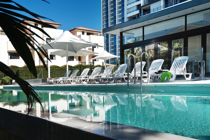 Imagen de la piscina del Hotel Ultra Broadbeach. Foto 13