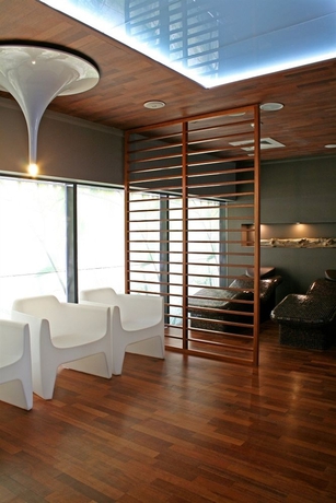 Imagen de la piscina del Hotel Ultra Marine. Foto 7