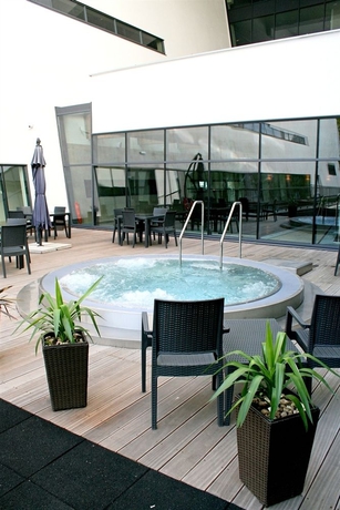 Imagen de los exteriores del Hotel Ultra Marine. Foto 3