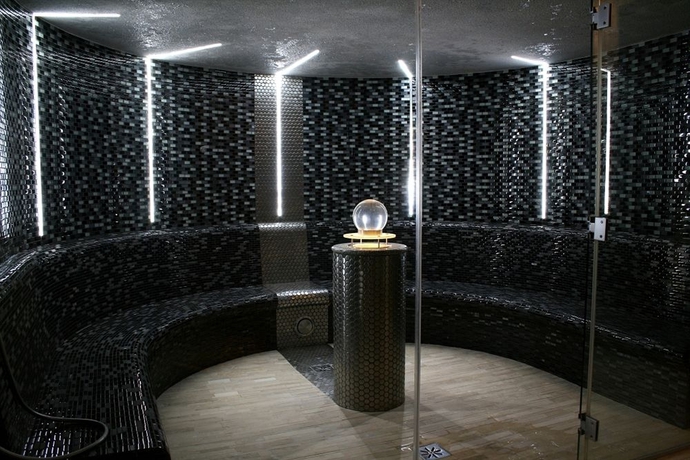 Imagen de la piscina del Hotel Ultra Marine. Foto 11