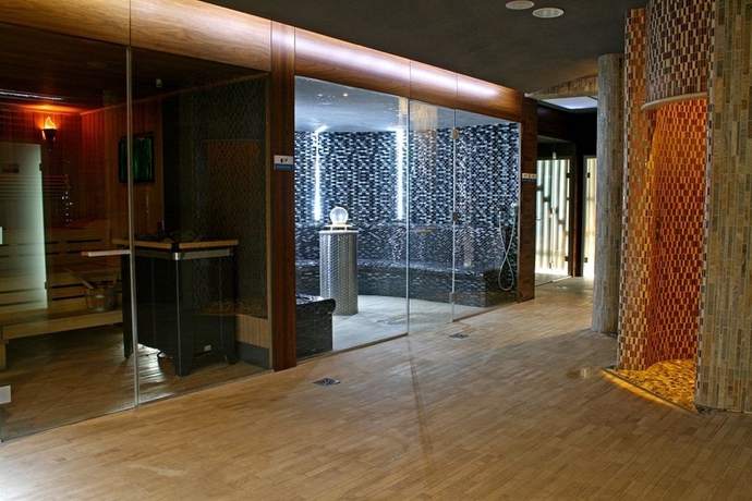 Imagen de la piscina del Hotel Ultra Marine. Foto 12