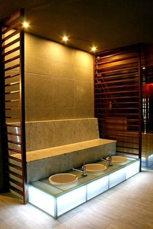 Imagen de la piscina del Hotel Ultra Marine. Foto 13