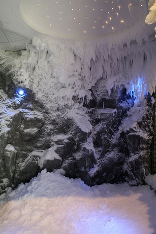 Imagen de la piscina del Hotel Ultra Marine. Foto 14