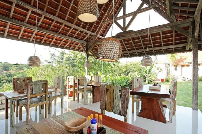Imagen del bar/restaurante del Hotel Uluwatu Breeze Village. Foto 17