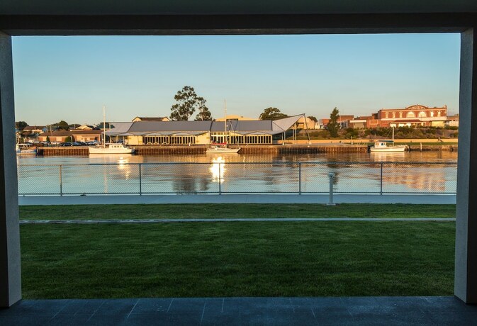 Imagen general del Hotel Ulverstone Waterfront Apartments. Foto 1
