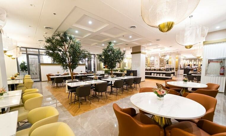 Imagen del bar/restaurante del Hotel Uma And Residences. Foto 12
