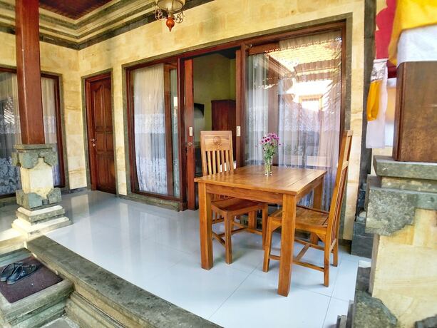 Imagen del bar/restaurante del Hotel Uma Dewi Guest House. Foto 17