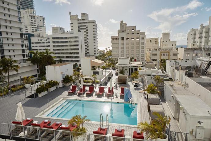 Imagen de la piscina del Hotel Uma House by Yurbban South Beach. Foto 17