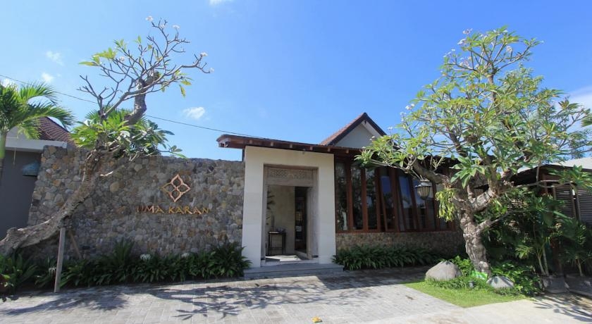 Imagen de la piscina del Hotel Uma Karan. Foto 2