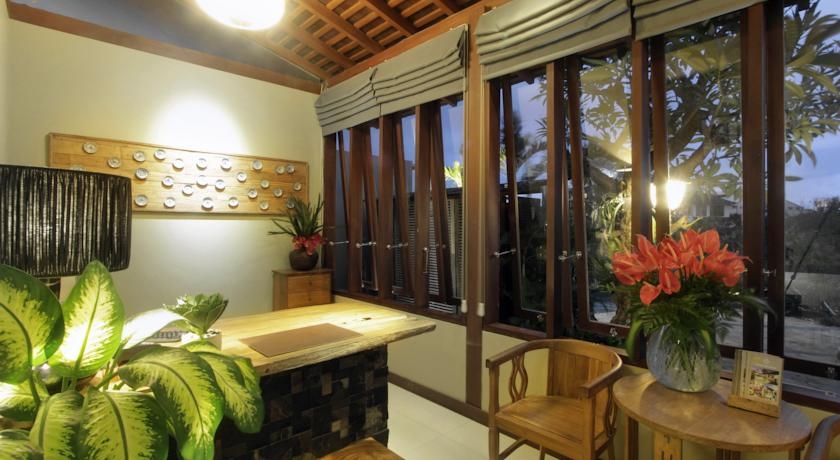 Imagen de la piscina del Hotel Uma Karan. Foto 4