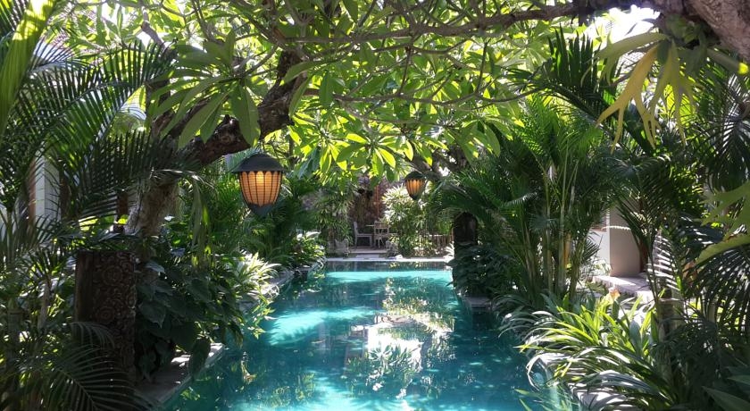 Imagen de la piscina del Hotel Uma Karan. Foto 5