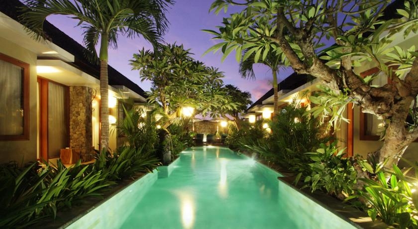 Imagen de la piscina del Hotel Uma Karan. Foto 6