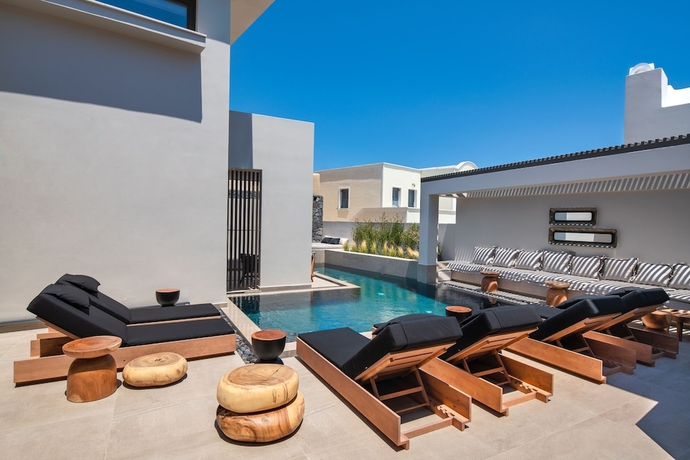 Imagen de la piscina del Hotel Uma Ray Suites. Foto 18