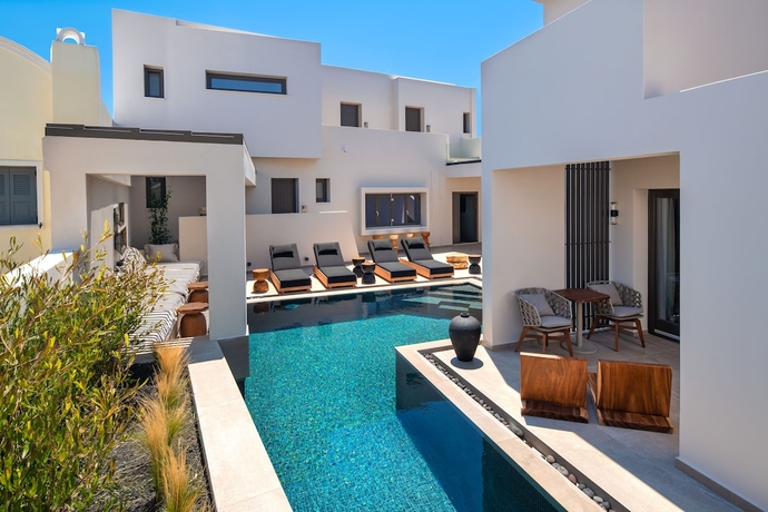 Imagen de la piscina del Hotel Uma Ray Suites. Foto 19