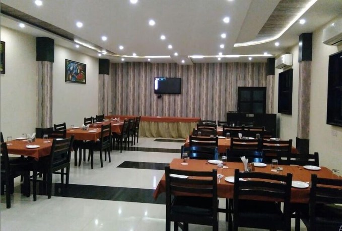 Imagen del bar/restaurante del Hotel Uma Residency. Foto 3