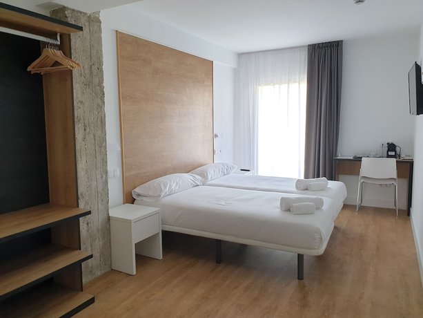 Imagen de la habitación del Hotel Uma Suites Ondarreta. Foto 2