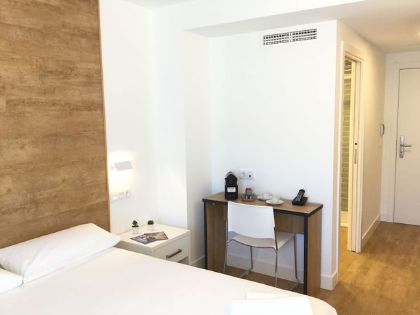 Imagen de la habitación del Hotel Uma Suites Ondarreta. Foto 4