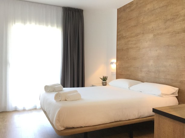 Imagen de la habitación del Hotel Uma Suites Ondarreta. Foto 6